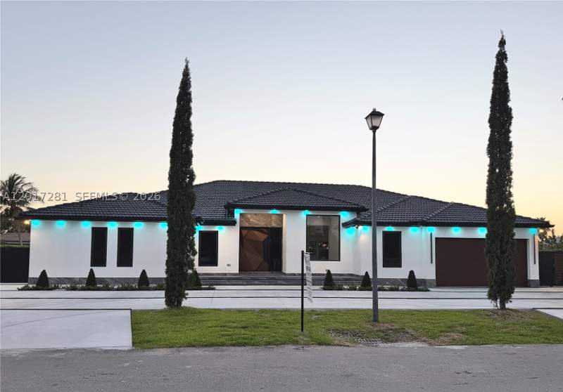 5 bedroom SingleFamilyResidence at 19880 SW 134th Ave, Kristina Estates 1st Addn, Miami — photo 2