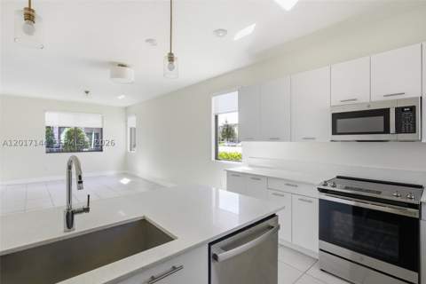 4426 83rd Pkwy, Doral FL - photo 8 of 53
