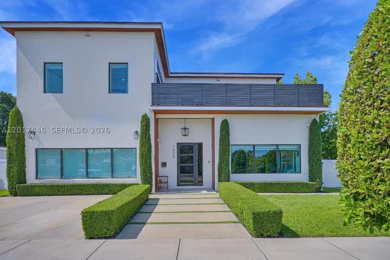 6 bedroom SingleFamilyResidence at 1025 NE 170th Ter, Manana, Miami — photo 1