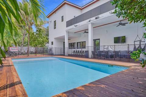 1025 NE 170th Ter, Miami FL - photo 17 of 53