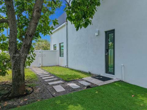 1025 NE 170th Ter, Miami FL - photo 20 of 53