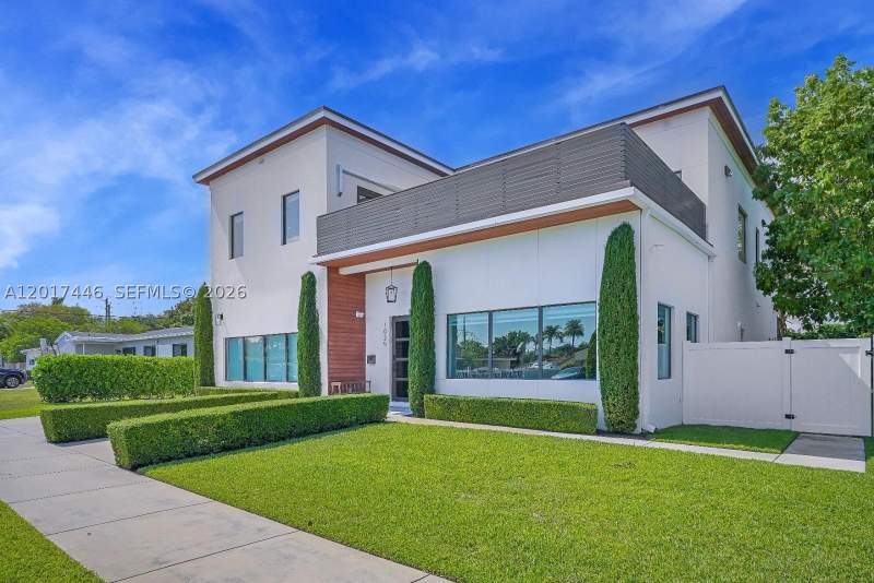 6 bedroom SingleFamilyResidence at 1025 NE 170th Ter, Manana, Miami — photo 3