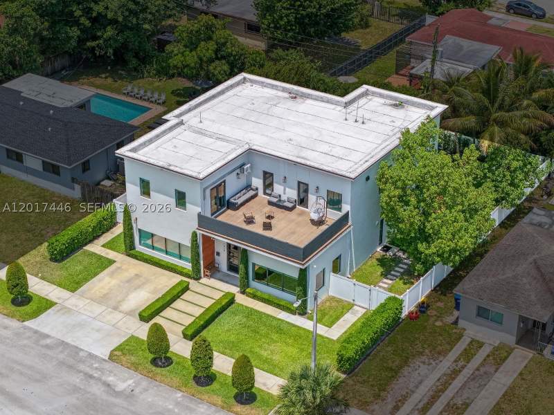 6 bedroom SingleFamilyResidence at 1025 NE 170th Ter, Manana, Miami — photo 5