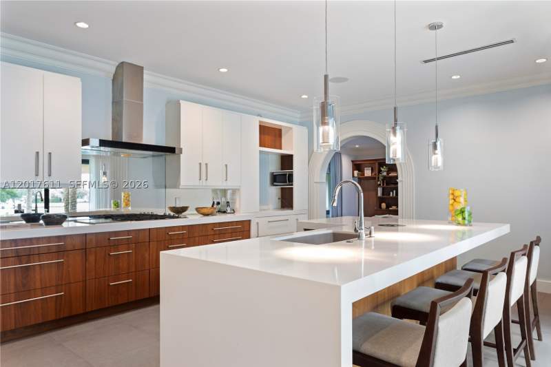 3 bedroom SingleFamilyResidence at 250 W San Marino Dr, San Marino Island, Miami Beach — photo 5