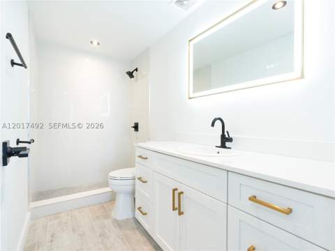 300 Bayview Dr 2115, Sunny Isles Beach FL - photo 15 of 22