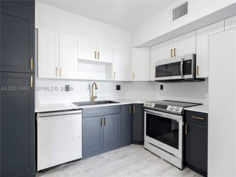 300 Bayview Dr 2115, Sunny Isles Beach FL - photo 9 of 22