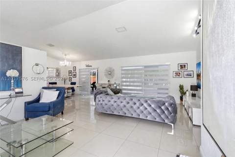 15481 SW 155th Ter, Miami FL - photo 14 of 47