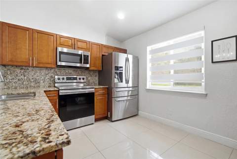 15481 SW 155th Ter, Miami FL - photo 21 of 47