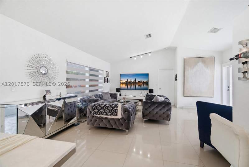 3 bedroom SingleFamilyResidence at 15481 SW 155th Ter, Weitzer Shauna Meadows SE, Miami — photo 5
