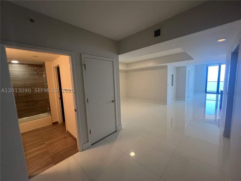 2 bedroom Condominium at 1010 Brickell Ave 3704, 1010 Brickell Condo, Miami — photo 4