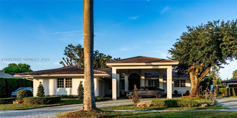 5 bedroom SingleFamilyResidence at 15761 Turnberry Dr, Miami Lakes - Loch Lomond, Miami Lakes — photo 3