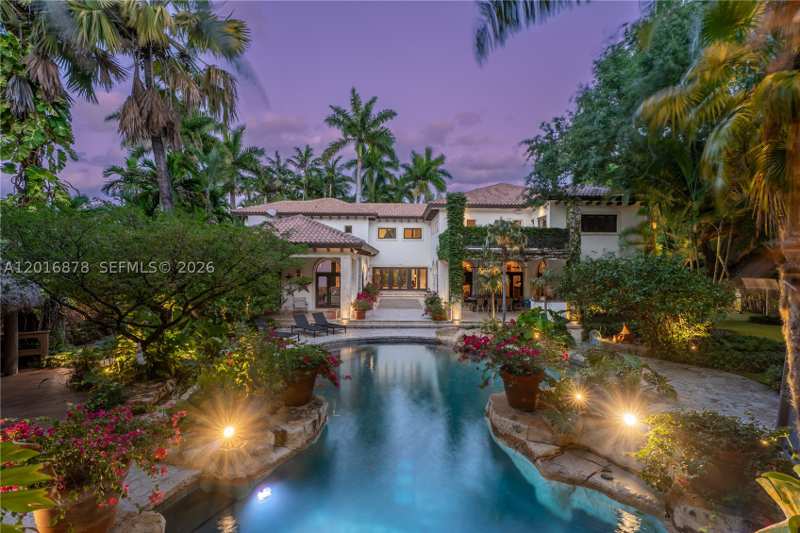 6 bedroom SingleFamilyResidence at 8550 Old Cutler Rd, Cocoa Plum Heights Sub, Coral Gables — photo 1