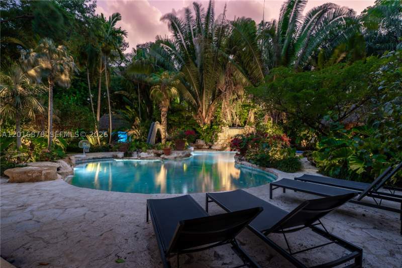 6 bedroom SingleFamilyResidence at 8550 Old Cutler Rd, Cocoa Plum Heights Sub, Coral Gables — photo 2