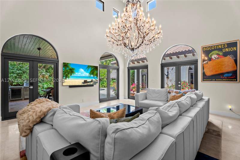 6 bedroom SingleFamilyResidence at 8550 Old Cutler Rd, Cocoa Plum Heights Sub, Coral Gables — photo 4
