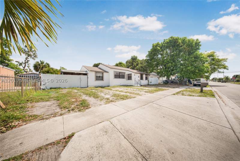 4 bedroom SingleFamilyResidence at 661 E 7th St, Marjohn Park, Hialeah — photo 5