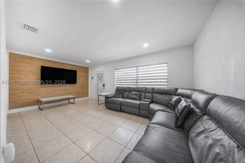 661 E 7th St, Hialeah FL - photo 7 of 52