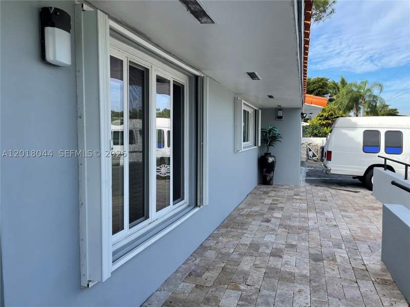 5 bedroom SingleFamilyResidence at 9260 SW 164th St, Benson Park 1st Addn, Palmetto Bay — photo 3