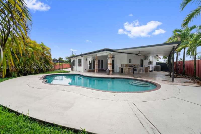 4 bedroom SingleFamilyResidence at 13611 SW 77th St, Winston Park Unit 5, Miami — photo 1