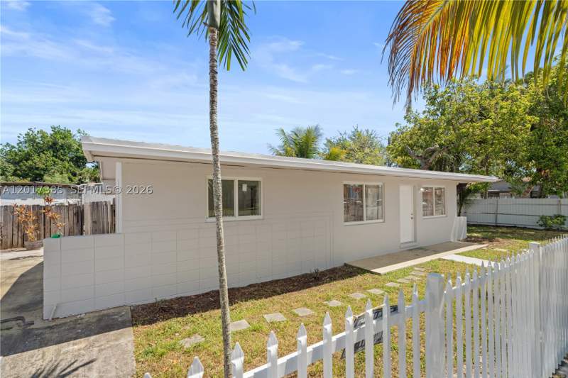 3 bedroom SingleFamilyResidence at 8400 NW 24th Ct, Bertha Park, Miami — photo 2
