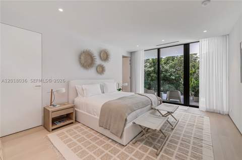 1092 N Venetian Dr, Miami FL - photo 15 of 20