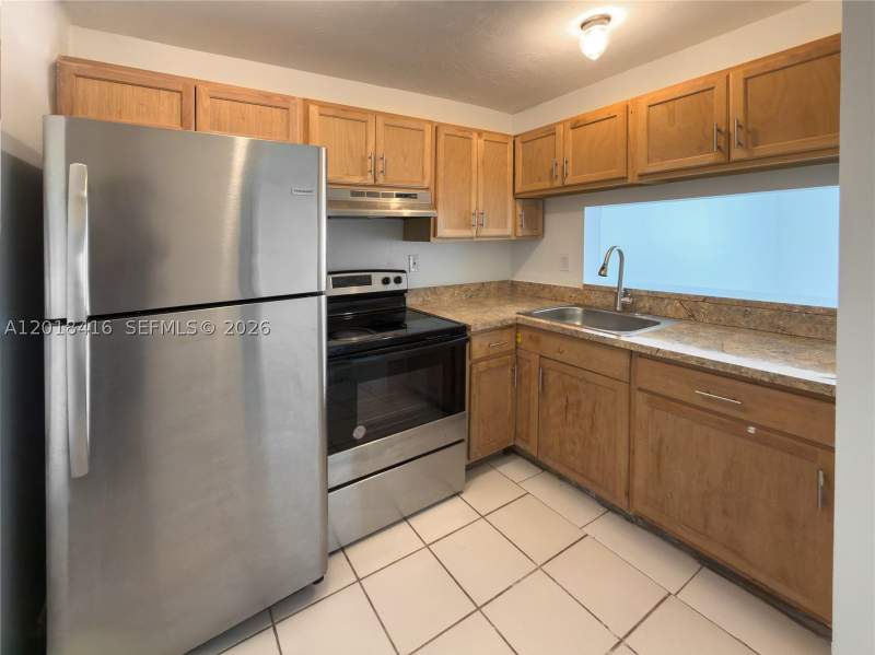1 bedroom Condominium at 496 NW 165th St Rd D-410, Montecarlo Condo, Miami — photo 2