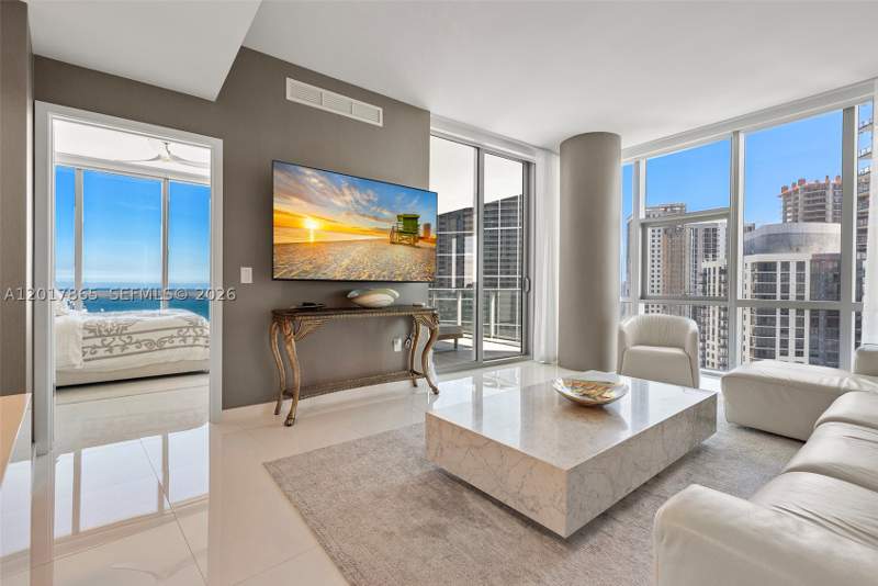 3 bedroom Condominium at 851 NE 1st Ave 3711, Paramount Miami Worldcent, Miami — photo 4