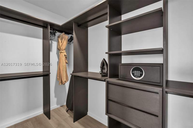 3 bedroom Condominium at 398 NE 5th St 4701, Map Of Miami Dade Co. FL., Miami — photo 5