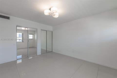 525 Meridian Ave 305, Miami Beach FL - photo 6 of 16