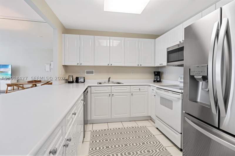 1 bedroom Condominium at 2301 Collins Ave 404, Roney Palace Condo, Miami Beach — photo 5