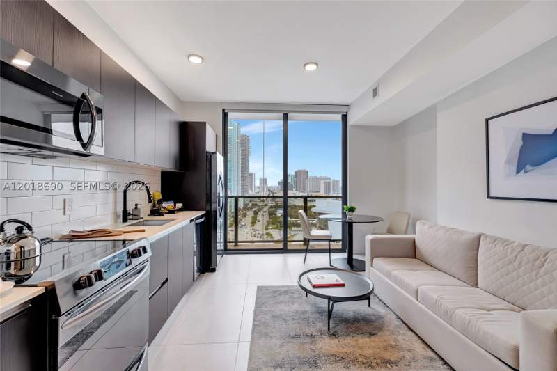1 bedroom Condominium at 398 NE 5th St 1407, Map Of Miami Dade Co. FL., Miami — photo 3