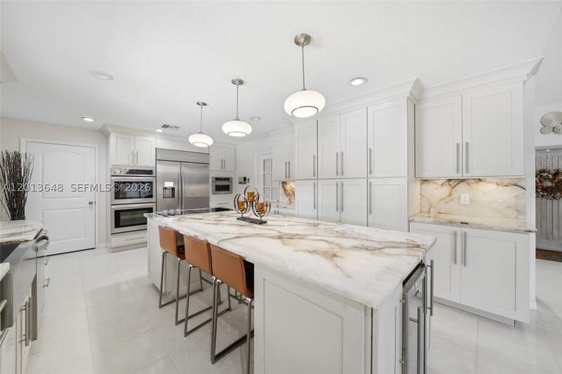 5 bedroom SingleFamilyResidence at 15130 SW 164th Ter, Kings Grove, Miami — photo 2