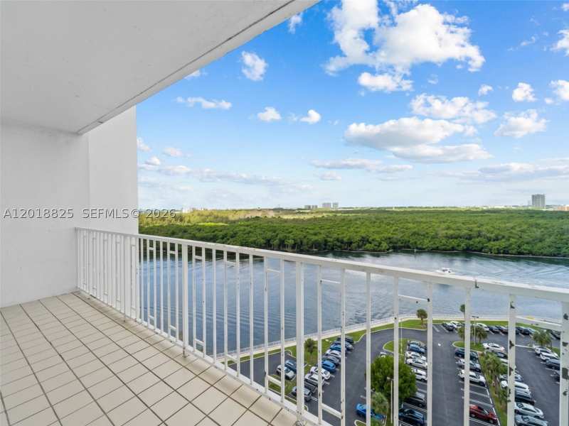 2 bedroom Condominium at 500 Bayview Dr 1421, Arlen House West Condo, Sunny Isles Beach — photo 1