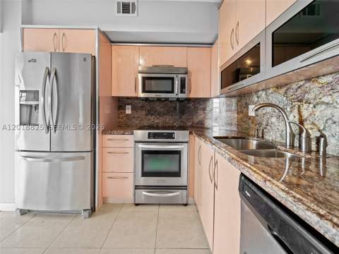 500 Bayview Dr 1421, Sunny Isles Beach FL - photo 13 of 17