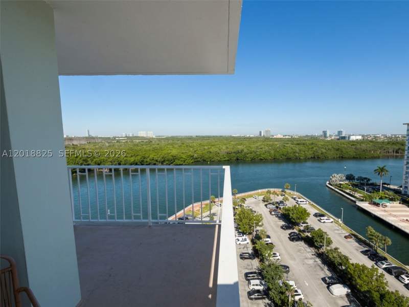 2 bedroom Condominium at 500 Bayview Dr 1421, Arlen House West Condo, Sunny Isles Beach — photo 2