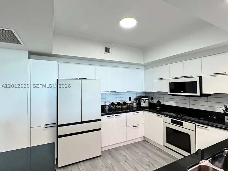2 bedroom Condominium at 14951 Royal Oaks Ln 1708, The Oaks I Condo, North Miami — photo 1
