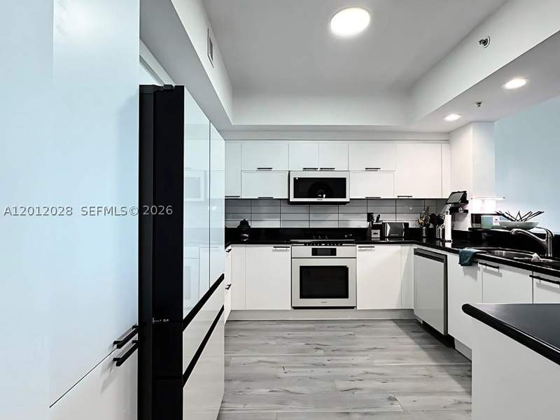 2 bedroom Condominium at 14951 Royal Oaks Ln 1708, The Oaks I Condo, North Miami — photo 2