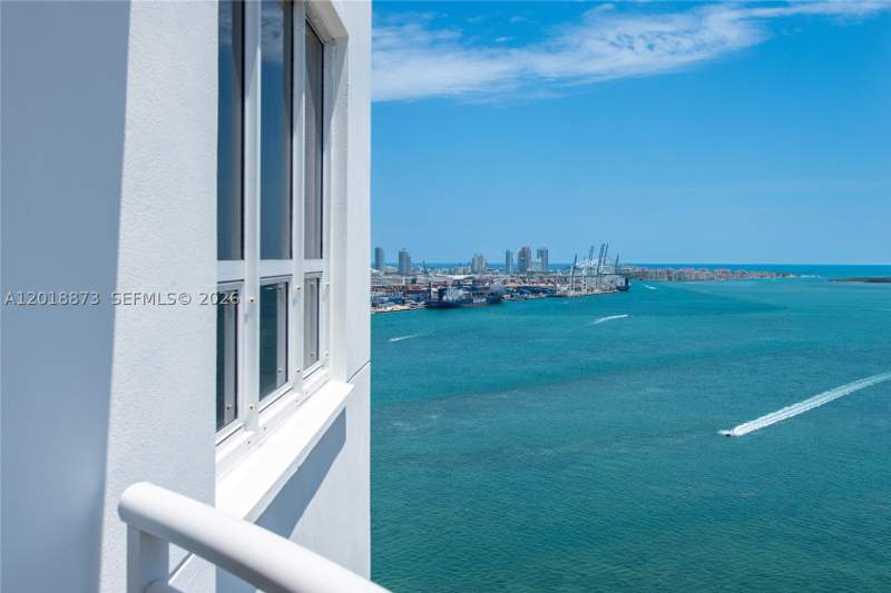 1 bedroom Condominium at 848 Brickell Key Dr 2703, Three Tequesta Point Condo, Miami — photo 5