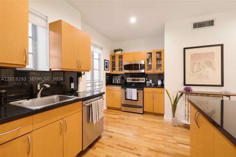 1551 Lenox Ave 8, Miami Beach FL - photo 9 of 13