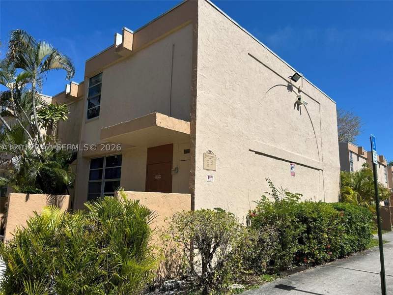 3 bedroom Townhouse at 6133 SW 69th St 38, Lee Park Condo, South Miami — photo 2
