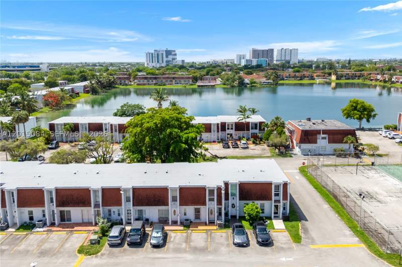 2 bedroom Condominium at 606 NW 107th Ave 9B, Laguna Condo, Miami — photo 2