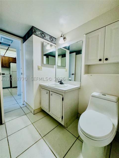 3675 N Country Club Dr 2005, Aventura FL - photo 9 of 14