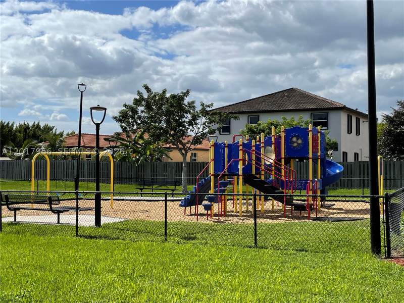 4 bedroom SingleFamilyResidence at 11851 SW 248th Ter, Hemingway Point, Homestead — photo 4