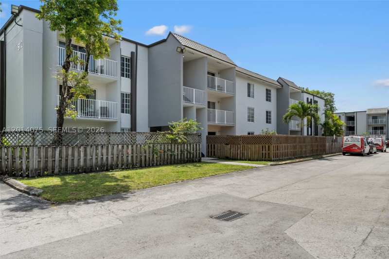 1 bedroom Condominium at 5112 NW 79th Ave 204, Doral Gardens II Condo, Doral — photo 1