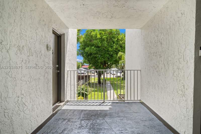 1 bedroom Condominium at 5112 NW 79th Ave 204, Doral Gardens II Condo, Doral — photo 2