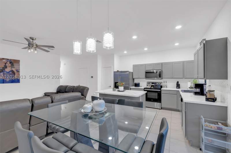 3 bedroom Townhouse at 730 SW 12th St, Regal Palm Subdivision, Florida City — photo 2