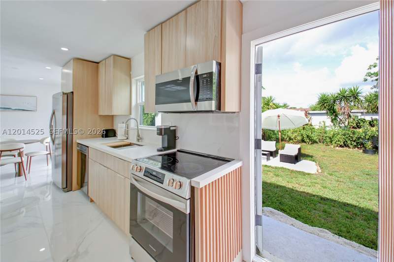 4 bedroom SingleFamilyResidence at 22114 SW 113th Pl, Goulds Redevelopment Sub, Miami — photo 4