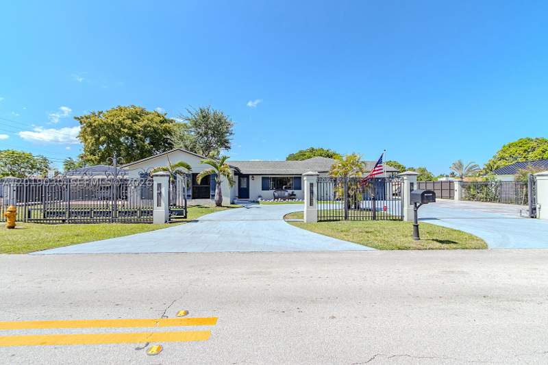 4 bedroom SingleFamilyResidence at 16181 SW 284th St, Waldin Park Estates, Homestead — photo 2