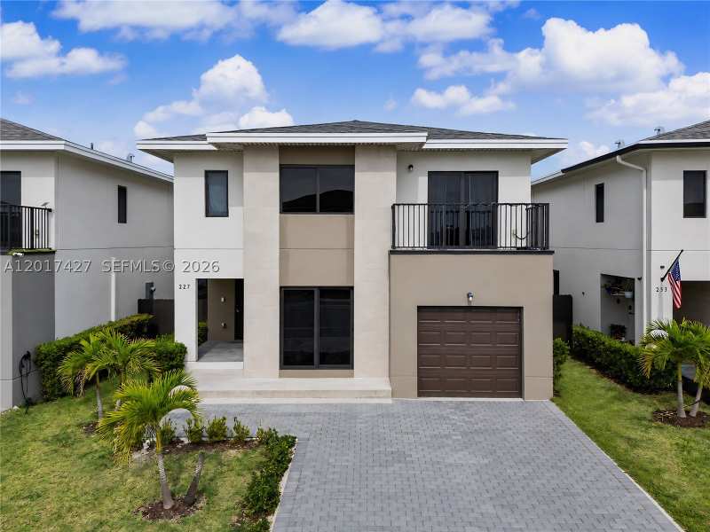 5 bedroom Townhouse at 227 NW 13th Pl, Alba, Florida City — photo 1