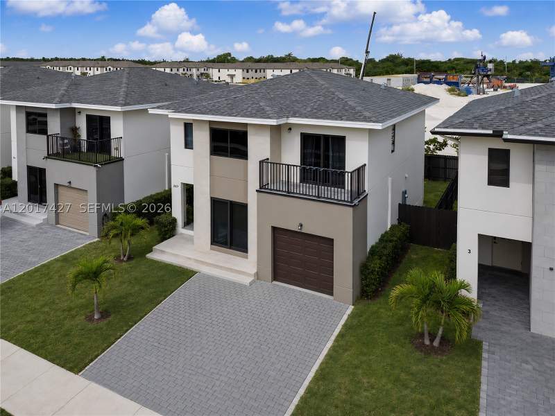 5 bedroom Townhouse at 227 NW 13th Pl, Alba, Florida City — photo 2