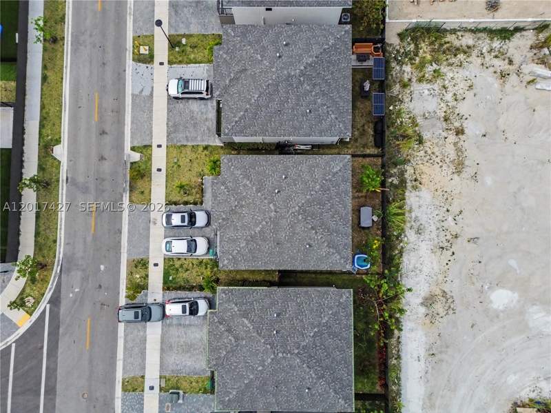 5 bedroom Townhouse at 227 NW 13th Pl, Alba, Florida City — photo 4